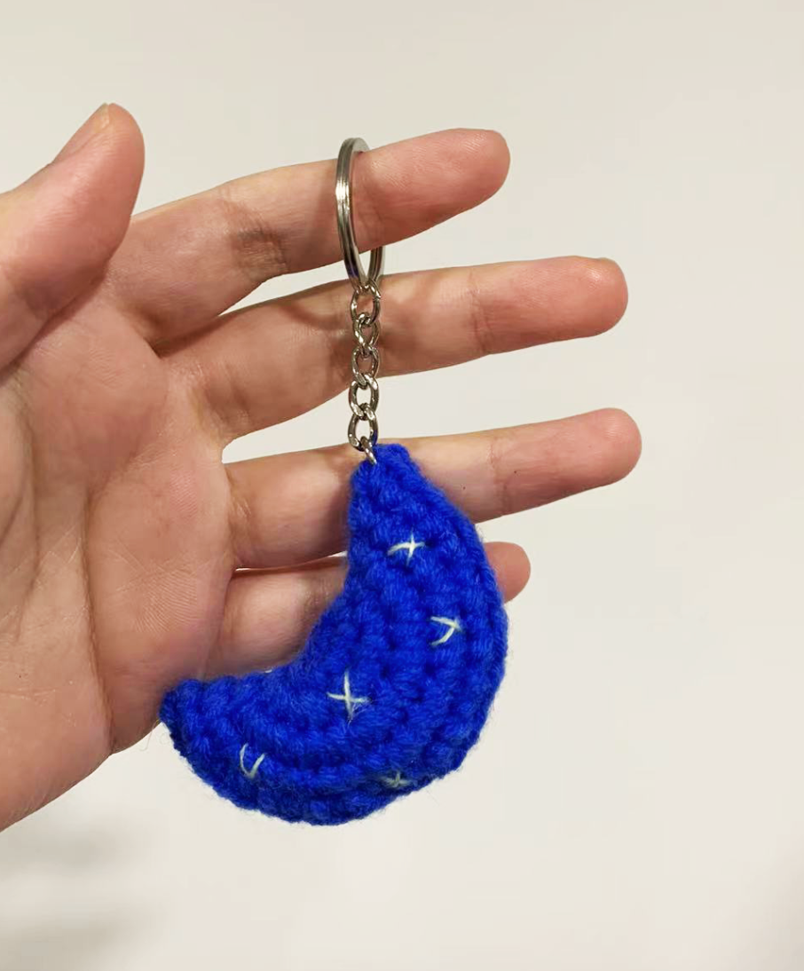 Moon keychain: Crochet pattern